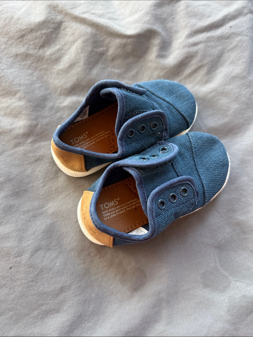 TOMS Kids Canvas Slip-Ons in Navy and Tan Heel